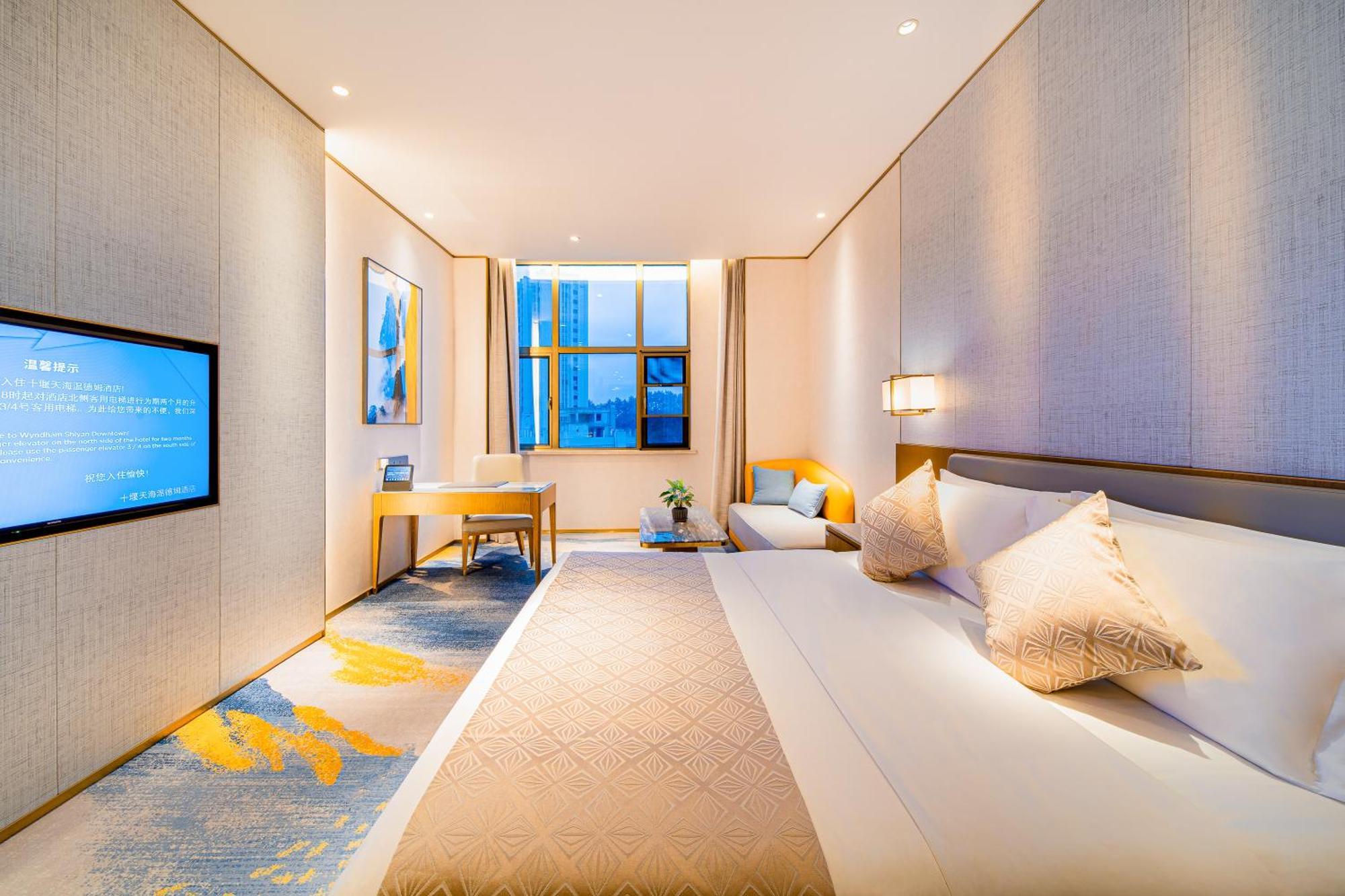 Wyndham Shiyan Downtown Hotel Екстериор снимка