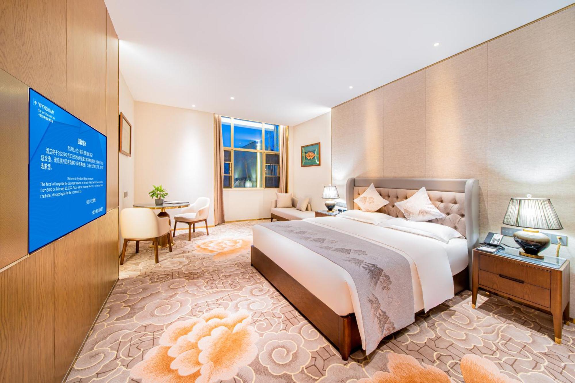 Wyndham Shiyan Downtown Hotel Екстериор снимка