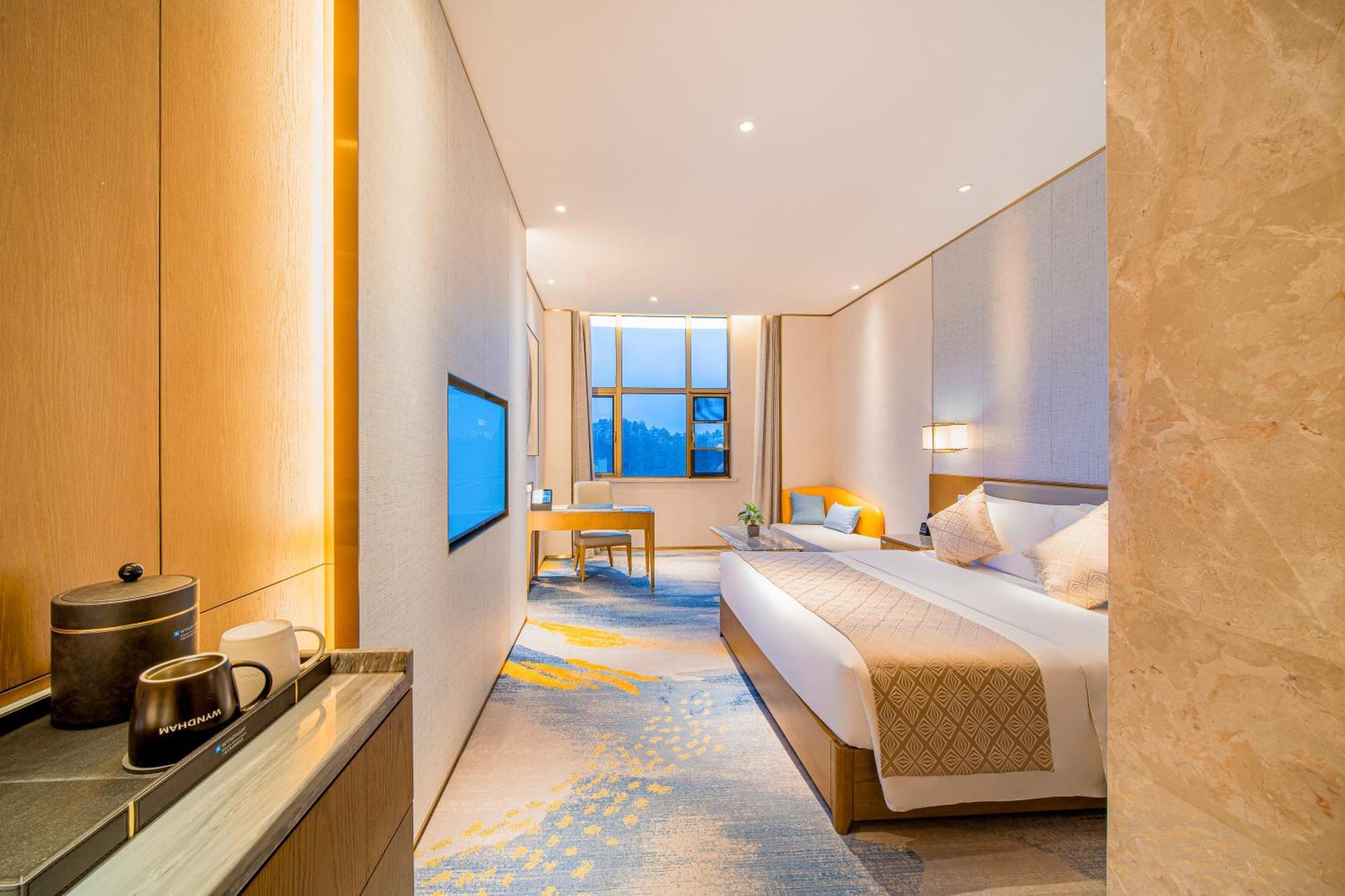 Wyndham Shiyan Downtown Hotel Екстериор снимка